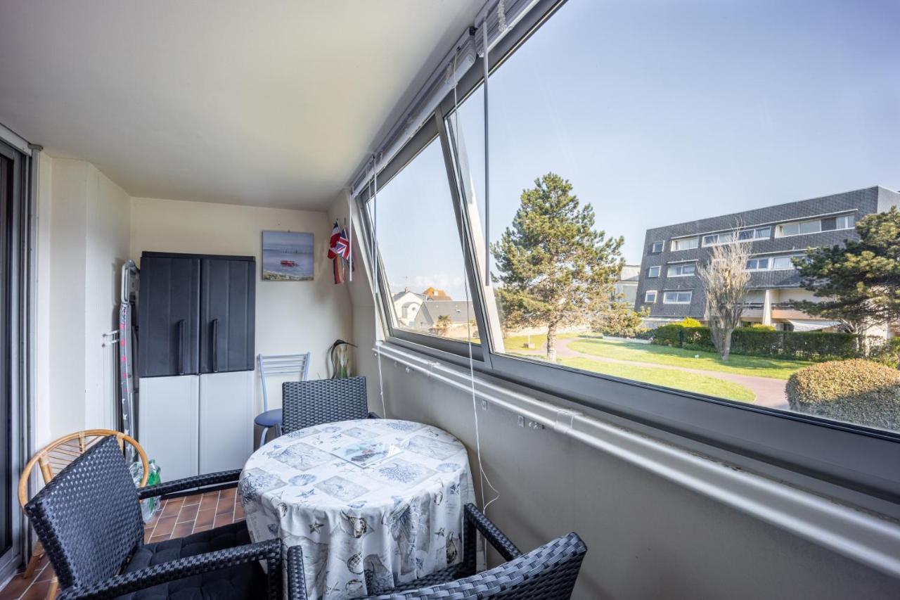 Le Pavois - appartement à 50 mètres de la mer Bernières-sur-Mer Exterior foto